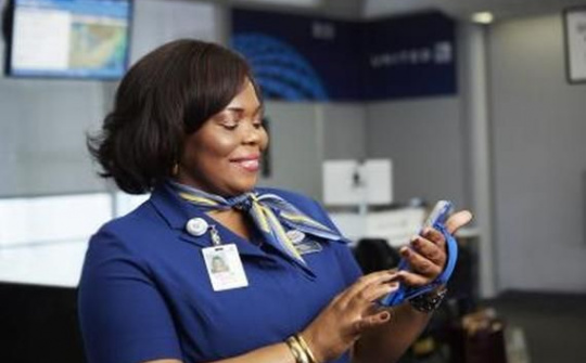 United Airlines trang bị 6.000 iPhone cho nhân viên thủ tục bay
