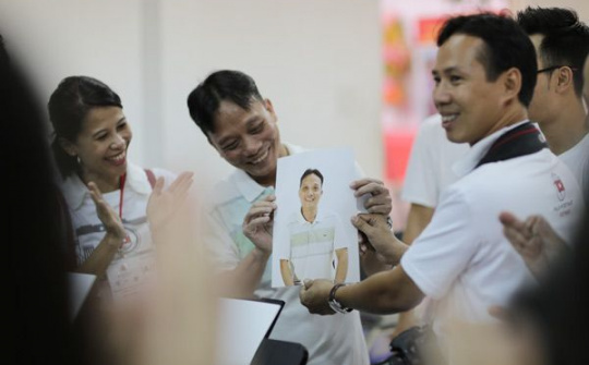 Help-Portrait 2015 tặng hơn 10 nghìn bức ảnh chân dung cho người dân