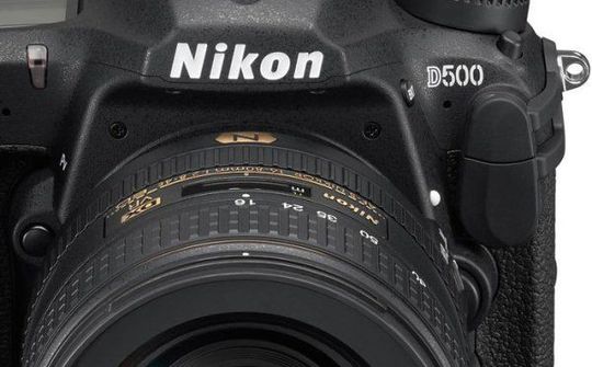 Những tính năng ghi điểm của Nikon D500