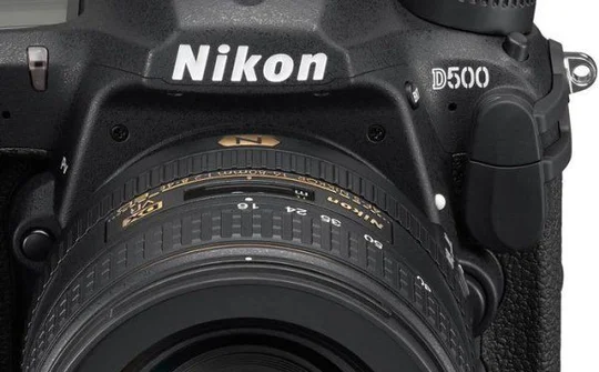 Những tính năng ghi điểm của Nikon D500
