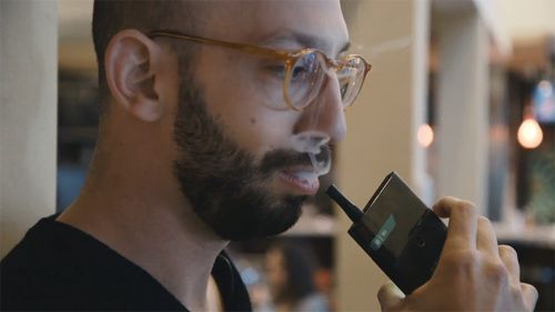 Hút thuốc lá bằng... smartphone