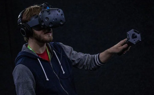 HTC cho đặt hàng Vive VR