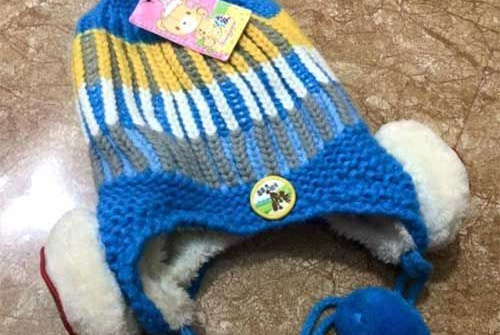 Xôn xao vì mũ gắn tai nghe gây hại cho trẻ