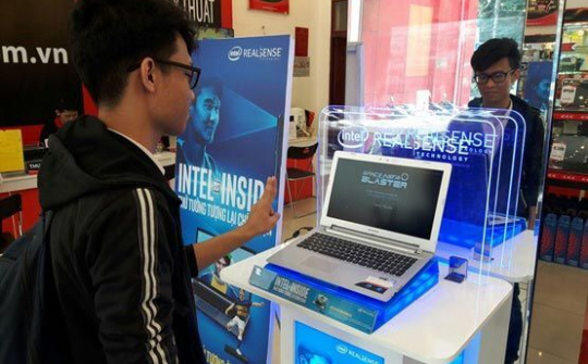 FPT Shop mang trải nghiệm RealSense đến khách hàng