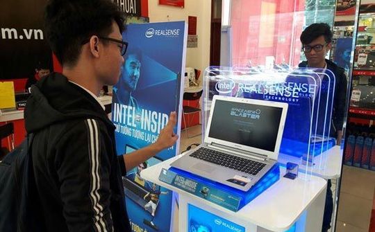 FPT Shop mang trải nghiệm RealSense đến khách hàng