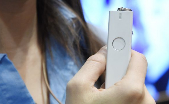 Logbar ra mắt máy chuyển ngữ ili