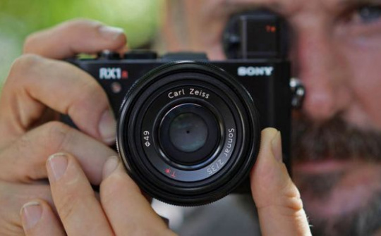 Sony cho đặt hàng RX1R II từ tháng 2
