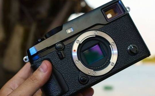Tháng 2/2016: Dòng X series của Fujifilm chính thức lên kệ