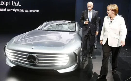 Ông chủ Mercedes-Benz muốn hợp tác với Apple và Google