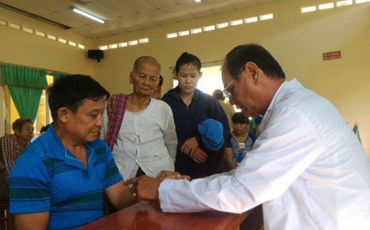 Sổ Khám bệnh đồng hành cùng bà con nghèo Tây Ninh