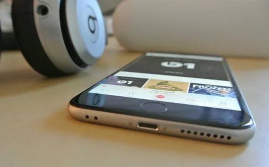 iPhone 7 trang bị công nghệ sạc không dây từ xa