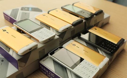 Nokia 230 Dual SIM bản mạ vàng có giá 2,8 triệu