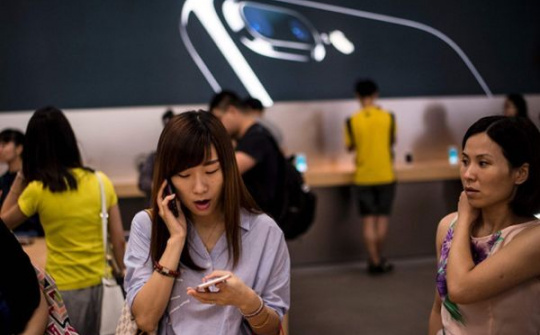 Công ty Trung Quốc dọa đuổi việc các nhân viên mua iPhone 7