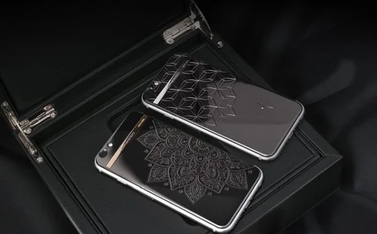 iPhone 7 cho nữ doanh nhân giá 5.900 USD