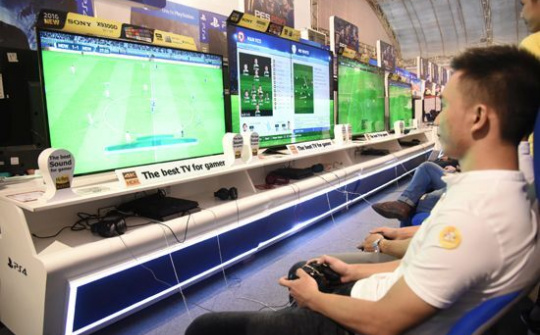 Sony Show 2016: Fan "dài cổ" xếp hàng chờ trải nghiệm sản phẩm