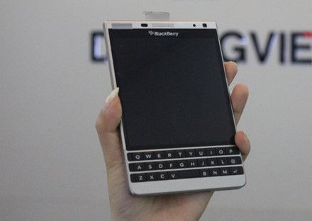 Blackberry Passport Silver lại giảm giá mạnh, chỉ còn 6,6 triệu đồng