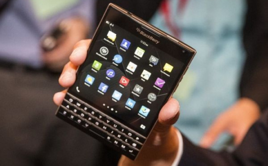Blackberry Passport xách tay ồ ạt về Việt Nam, hàng chính hãng giảm giá mạnh