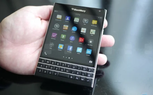 BlackBerry Passport lại xuống giá chỉ còn 4.8 triệu đồng