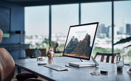 Surface Studio PC cháy hàng, 2017 mới có thể "trả hàng"