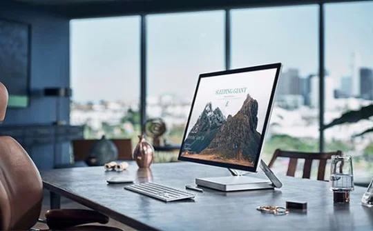 Surface Studio PC cháy hàng, 2017 mới có thể "trả hàng"
