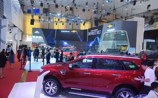 Ngắm PG chuyển giới nóng bỏng tại Việt Nam Motor Show
