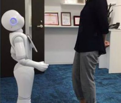 Lễ tân người máy đầu tiên của FPT chính thức "nhận việc"