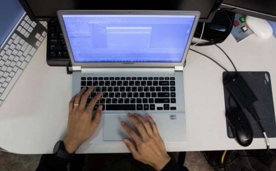 Singapore: Cắt toàn bộ internet của công chức trong giờ làm việc