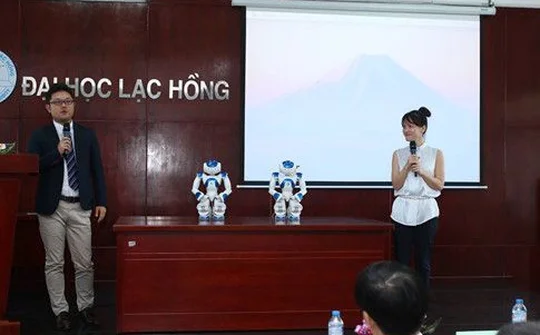 Đại học Việt Nam đưa robot vào giảng dạy cho sinh viên