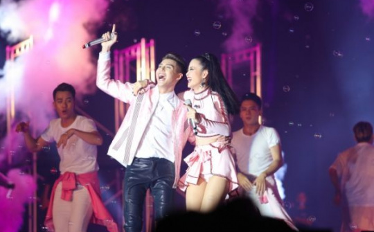 Livestream đã thay da đổi thịt ngành giải trí