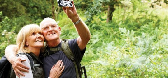 Người già sống lâu hơn khi dùng mạng xã hội