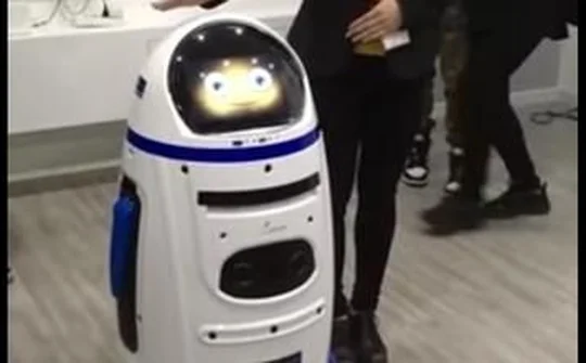 Trung Quốc: Robot bất ngờ tấn công con người
