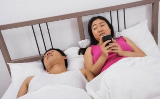 Có đến 1/3 các cuộc cãi vã bắt nguồn từ... smartphone