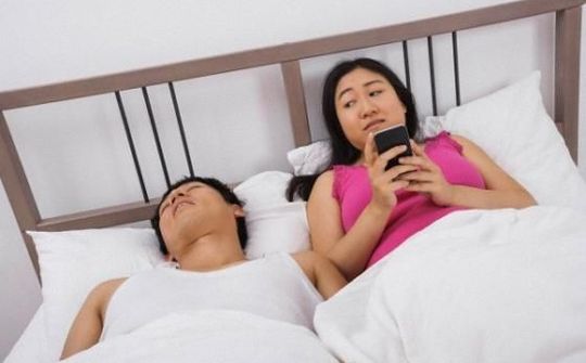 Có đến 1/3 các cuộc cãi vã bắt nguồn từ... smartphone