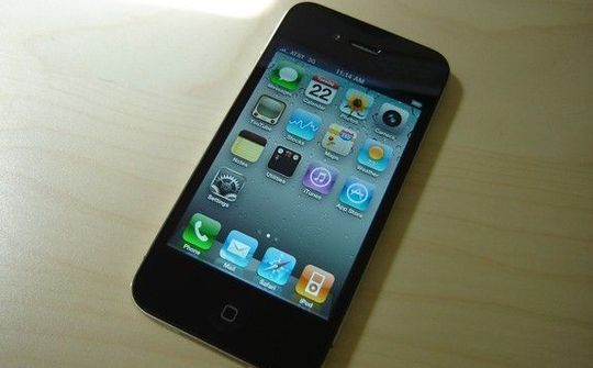 iPhone ngâm dưới đáy hồ vẫn hoạt động tốt