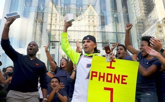 Thị trường smartphone quý III: Mỗi Apple có lãi