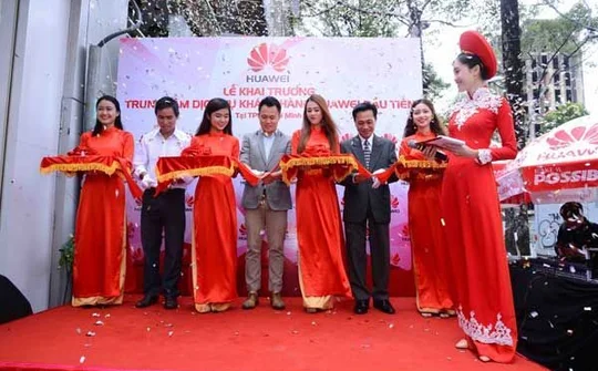 Huawei khai trương trung tâm dịch vụ khách hàng đầu tiên tại Việt Nam