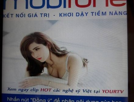 Mobifone bị tố sử dụng hình ảnh phản cảm để quảng cáo trá hình