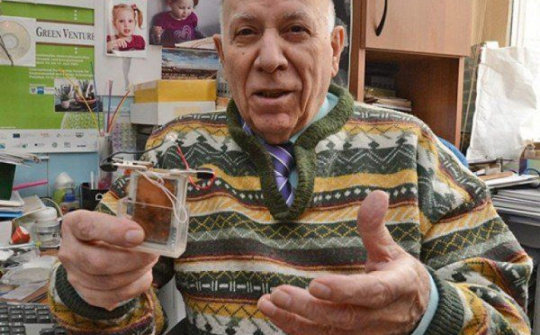 Lắp pin này, smartphone của bạn sẽ chạy được 12 năm