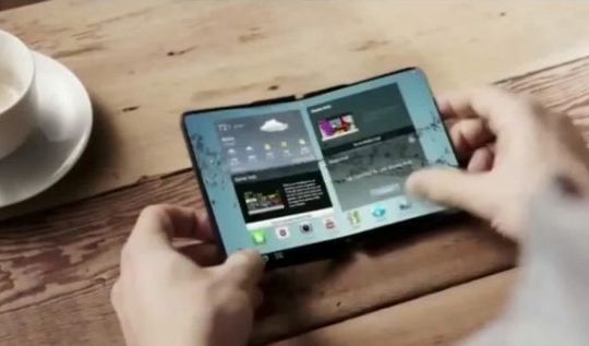 Samsung có thể tung ra thị trường smartphone cong gập trong năm 2017