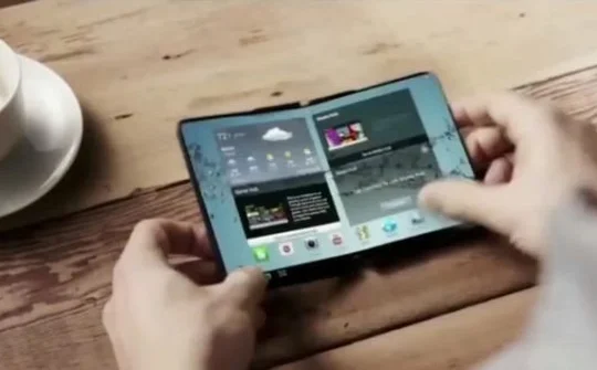 Samsung có thể tung ra thị trường smartphone cong gập trong năm 2017