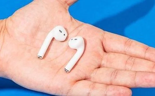 Apple hoãn bán tai nghe không dây AirPods vì lỗi bí ẩn