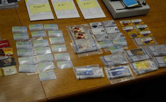 Cảnh sát Anh triệt phá nhà máy thẻ tín dụng giả