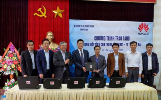 Huawei Việt Nam trao tặng các phòng máy tính cho 2 tỉnh Lào Cai và Yên Bái