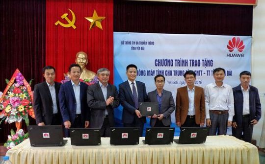 Huawei Việt Nam trao tặng các phòng máy tính cho 2 tỉnh Lào Cai và Yên Bái