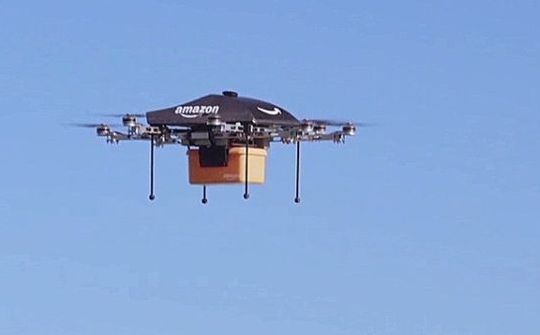 Amazon nghiệm giao hàng bằng máy bay không người lái tại Anh