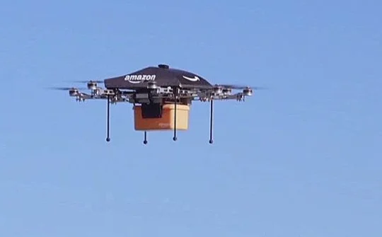 Amazon nghiệm giao hàng bằng máy bay không người lái tại Anh