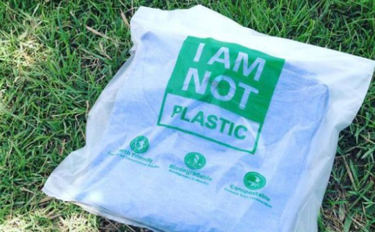 Indonesia phát minh túi hòa tan được với nước