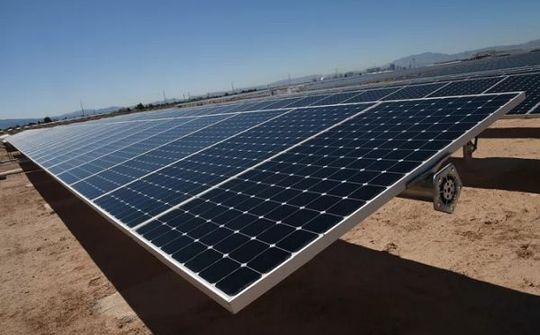 Tesla bắt tay Panasonic sản xuất pin năng lượng mặt trời