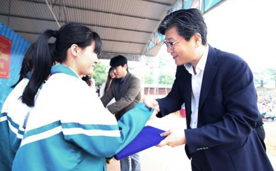 Năm 2016, Samsung Việt Nam tặng gần 1.700 suất học bổng cho học sinh nghèo