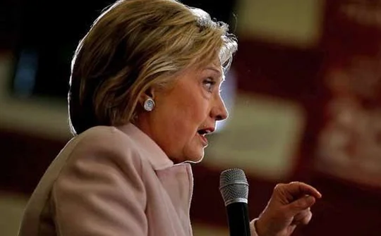 Bà Hillary Clinton bị tố “tiết lộ bí mật quốc gia”